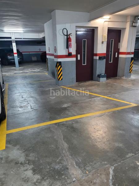 Foto 5e9d3aa7-fbb0-4c91-b416-4572751858af. Parking coche plaça de pàrquing en Centre Badalona