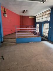 Local Comercial  Carrer de torras i bages. Local en venta en badalona