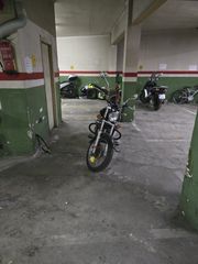 Aparcament cotxe  Carrer pirineus 22. Plaza de párquing para motos o coche pequeño