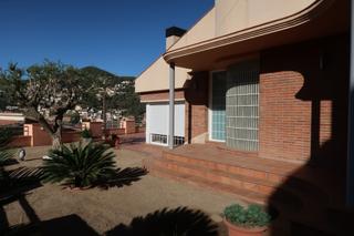 Casa  Comerç. Bonita casa a pie de pueblo