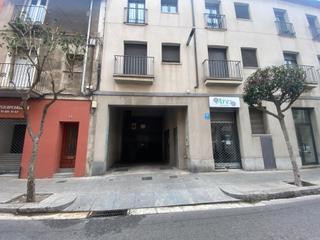 Autoparkplatz in Centre-Can Nadal. Plaza de parking grande en centro