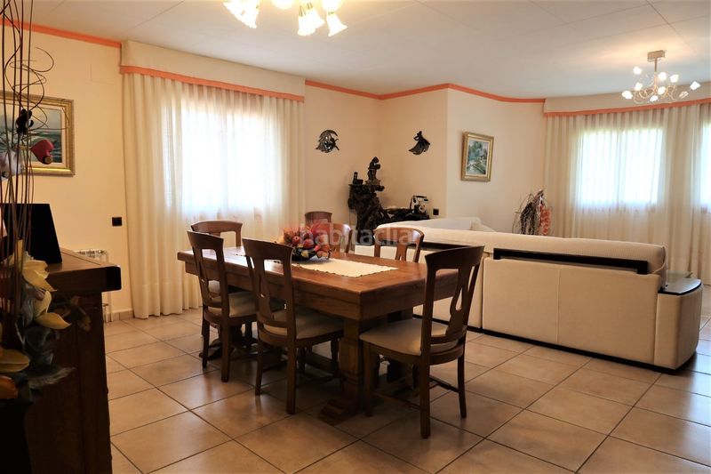 Foto d8d4d7a4-7b7e-4c00-857f-4b9e4e6d6c54. Casa amb calefacció a Vallirana