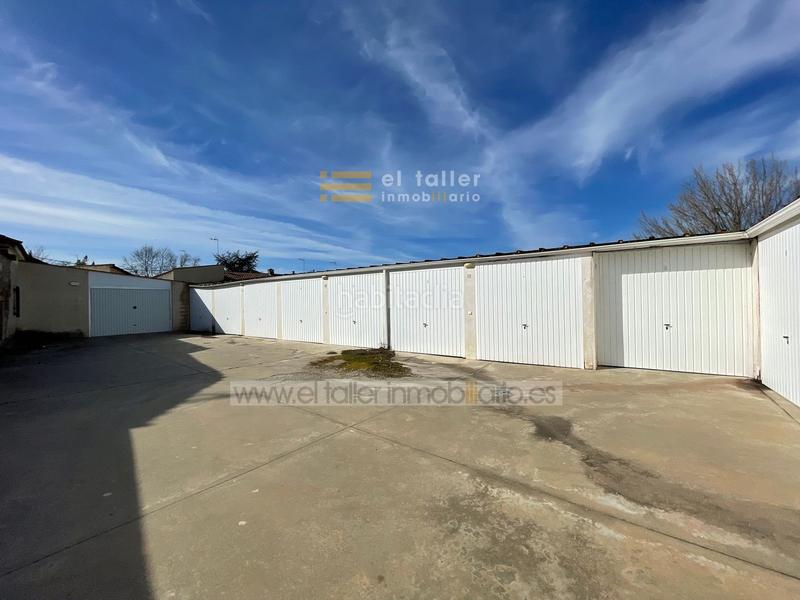 Foto 0faa2ecc-325b-4274-9022-6c9a4b934d6f. Aparcament cotxe a alameda 5 a Zarapicos