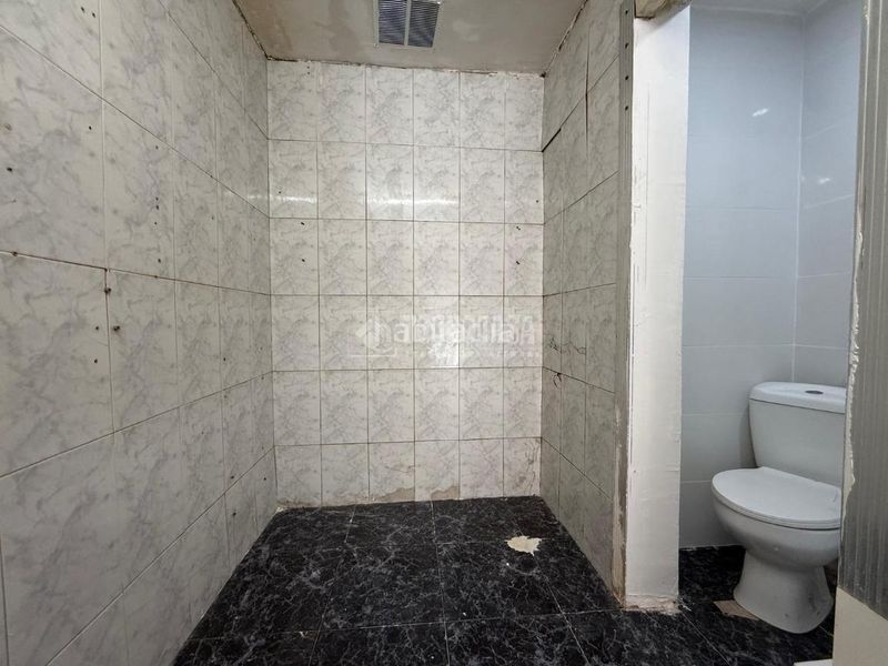 Foto 4b909210-4c3a-475e-8ae5-e5f580935bb0. Local comercial a La Teixonera Barcelona