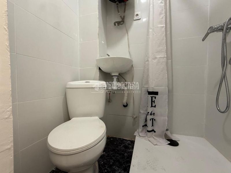 Foto c355be7f-b4a5-4494-b58b-96f85d50e4db. Local comercial a La Teixonera Barcelona