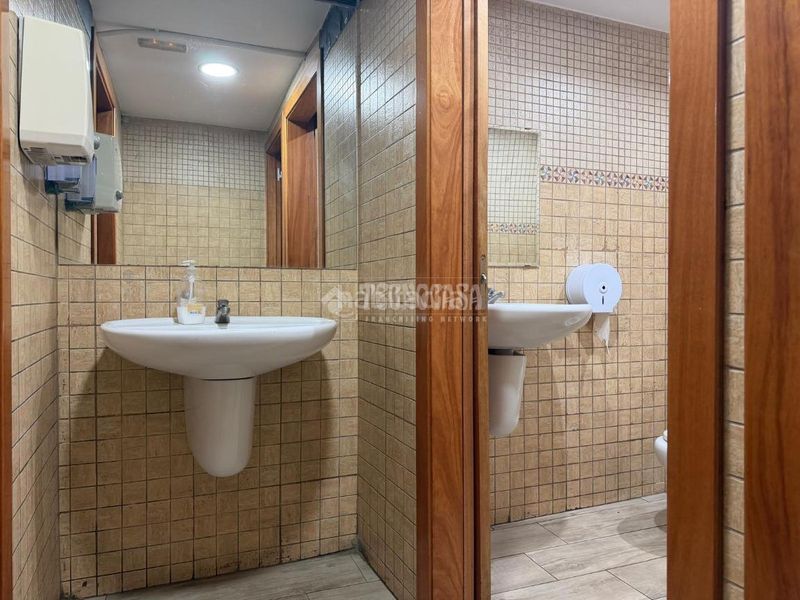 Foto c8d66419-a78d-4be6-8888-a79bf7a736c0. Local comercial a La Teixonera Barcelona