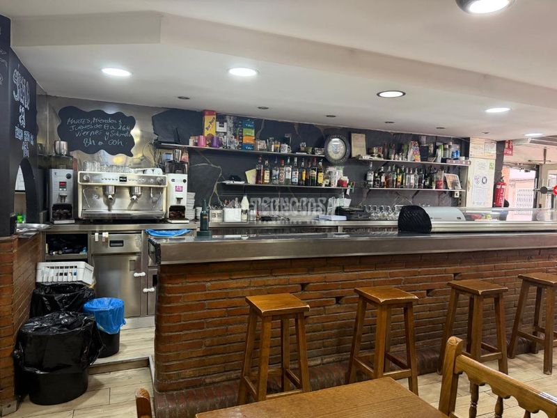 Foto fbf0cfac-8b34-4eb5-b2b6-9c5130b28f43. Local comercial a La Teixonera Barcelona