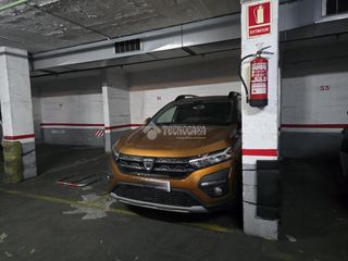 Aparcament cotxe a La Teixonera