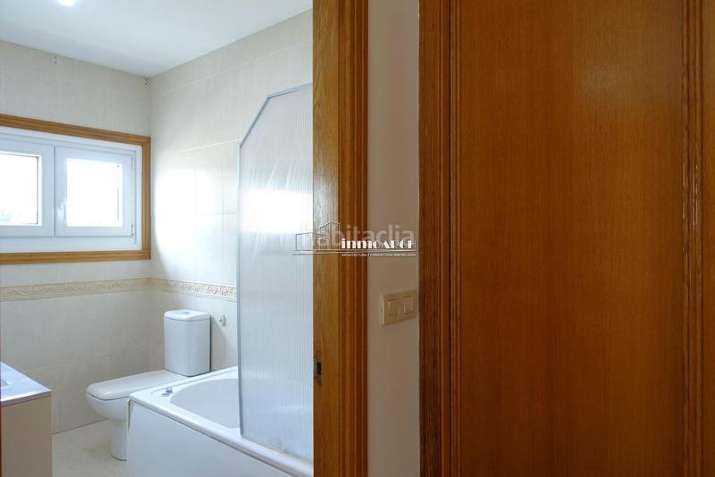 Foto 540576ee-4b56-437f-94ce-34de24ef69fe. Casa con riscaldamento parcheggio in Vilaboa Sur Culleredo