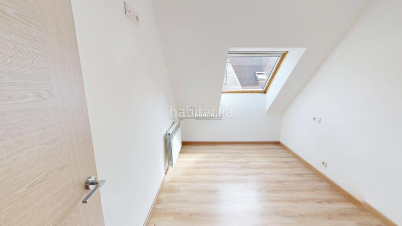 Foto f7b997eb-0ce2-4228-9b2a-375e5d7c4415. Casa con riscaldamento parcheggio in Vilaboa Sur Culleredo