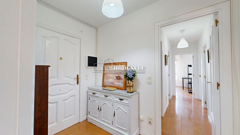 Foto 313d36ea-373e-4e8d-9109-f4bb2e759294. Rent flat in Someso - Matogrande Coruña (A)