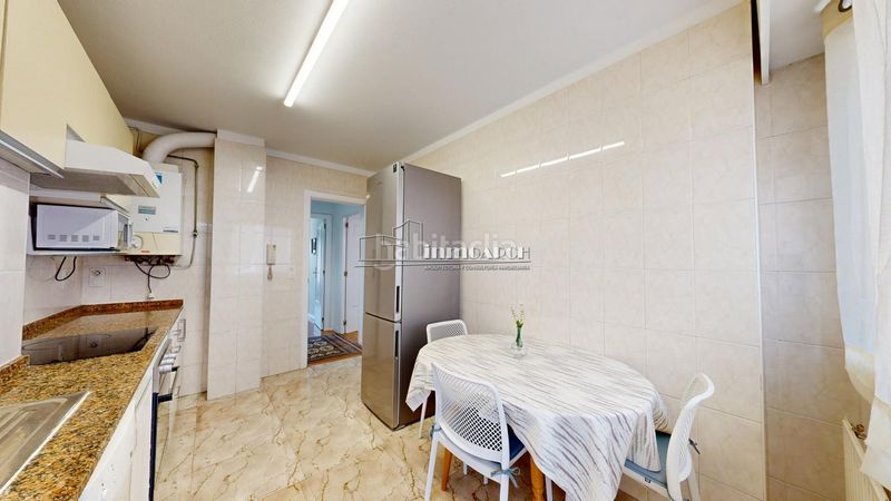Foto 68a550b9-da49-43dd-87a1-b7c034c9f3b6. Rent flat in Someso - Matogrande Coruña (A)