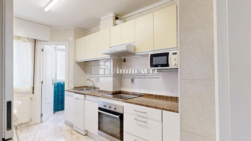 Foto c0088f96-b91c-41fb-bedc-d7417b9ed6c0. Rent flat in Someso - Matogrande Coruña (A)