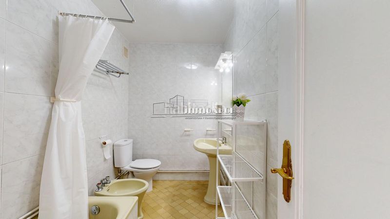 Foto eb8d4fa3-71e0-4d7a-b059-cf98fe47dd63. Rent flat in Someso - Matogrande Coruña (A)