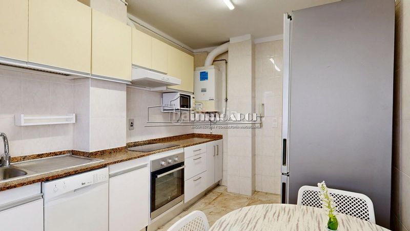 Foto f246db6f-978f-46bf-b74c-36b2098bae99. Rent flat in Someso - Matogrande Coruña (A)
