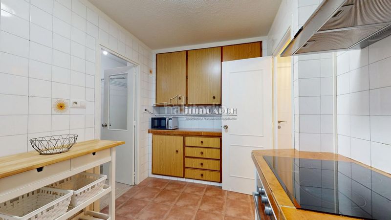 Foto 048567cd-f40e-4158-acc7-7aa9bc42264e. Rent flat with heating in Someso - Matogrande Coruña (A)