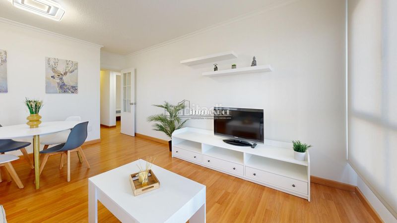 Foto bd501b9f-3f72-4dec-8481-b5b5c1a3c027. Rent flat with heating in Someso - Matogrande Coruña (A)