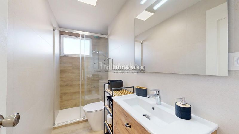 Foto eeb27935-8f41-4013-a603-3478d98b5757. Rent flat with heating in Someso - Matogrande Coruña (A)