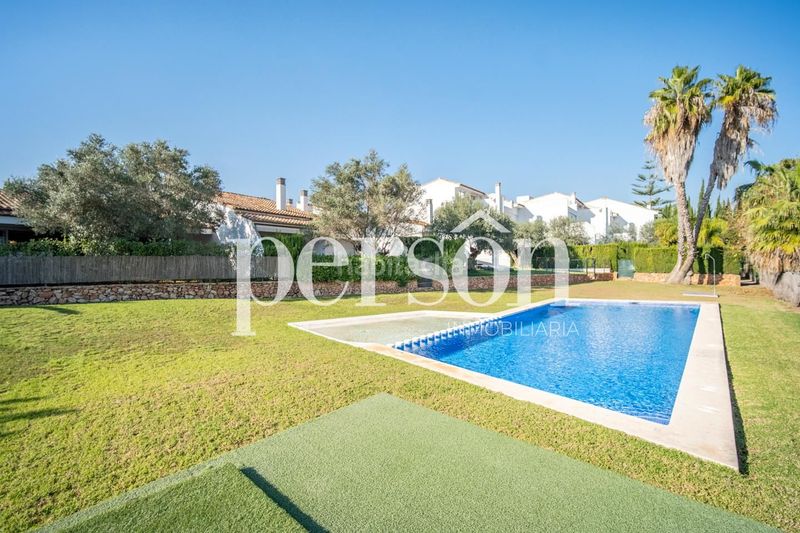 Foto e69a89bb-a3fb-4bac-81a2-d72d9899b350. Casa aparellada amb calefacció aparcament piscina a Bétera