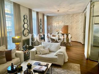 Pis  Carrer de russafa. Presentamos este magnfico inmueble de ms de 250 m, totalmente