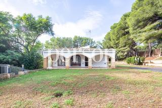 Casa a Cap Martí - El Tossalet - Pinomar. Chalet en venta y gran parcela edificable en jávea

les presen