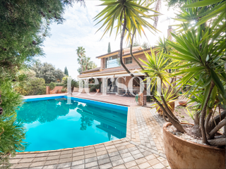 Casa a Godella. Chalet de lujo en venta en campolivar