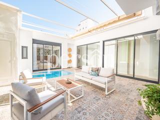 Planta baixa a Morvedre. Vivienda en venta con piscina frente a las torres de serranos