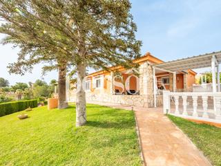 Casa a Turís. Magnifico chalet en urbanización altury