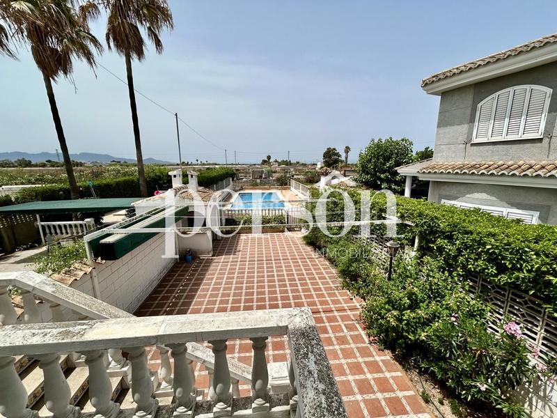 Foto 1a2b8256-7da6-42eb-b8f6-b59fafda909b. Casa bifamiliare con piscina in Mareny Blau Sueca