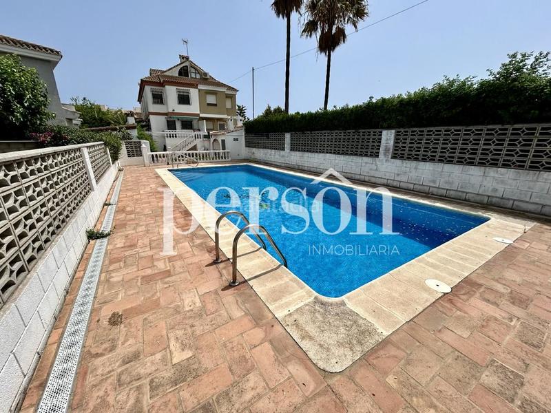 Foto 50e042dd-6a1b-4bfd-8f7c-9c7aee33c6ee. Casa bifamiliare con piscina in Mareny Blau Sueca