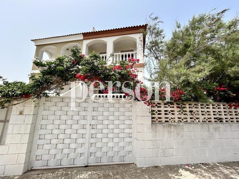 Foto f23fe7e5-0238-412a-b961-4de1cddbdbae. Casa bifamiliare con piscina in Mareny Blau Sueca