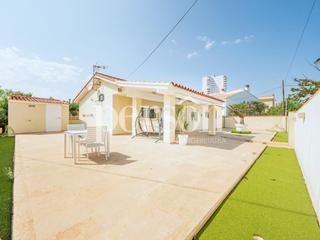 Casa a El Perellonet. Chalet en venta junto al mar en valencia