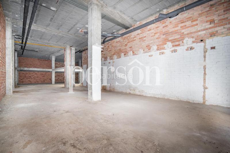 Foto 2a6f4285-2af3-402c-8594-4eb8f8b4bae2. Local comercial bajo comercial con muchas posibilidades en Valencia