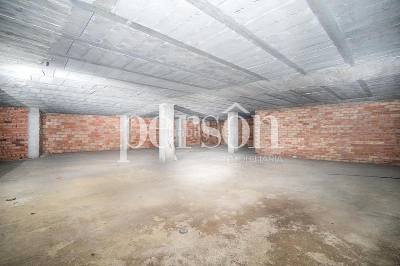 Foto 37459284-1802-488d-8beb-78048284a6ee. Local comercial bajo comercial con muchas posibilidades en Valencia