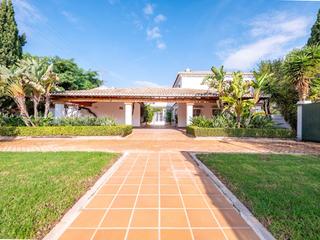 Bauernhof in Los Pinares-La Masia. Exclusiva finca en bétera