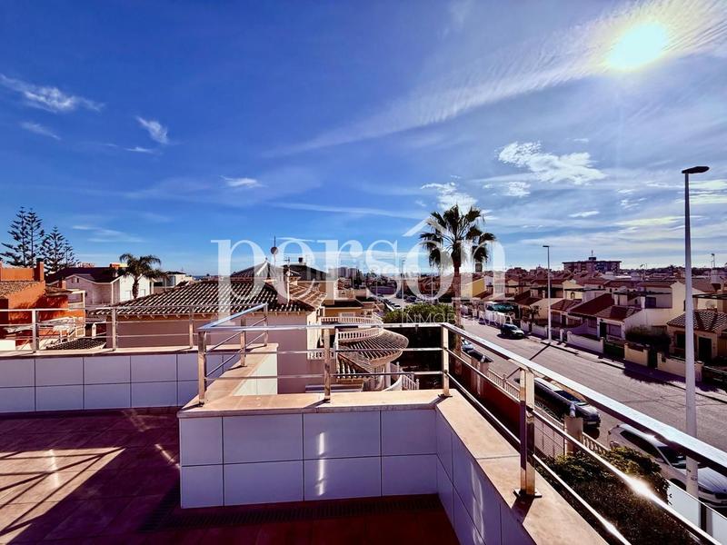 Foto f62d6b7c-2feb-4b10-9df2-aac0210902ea. Casa amb piscina a La Zenia Orihuela