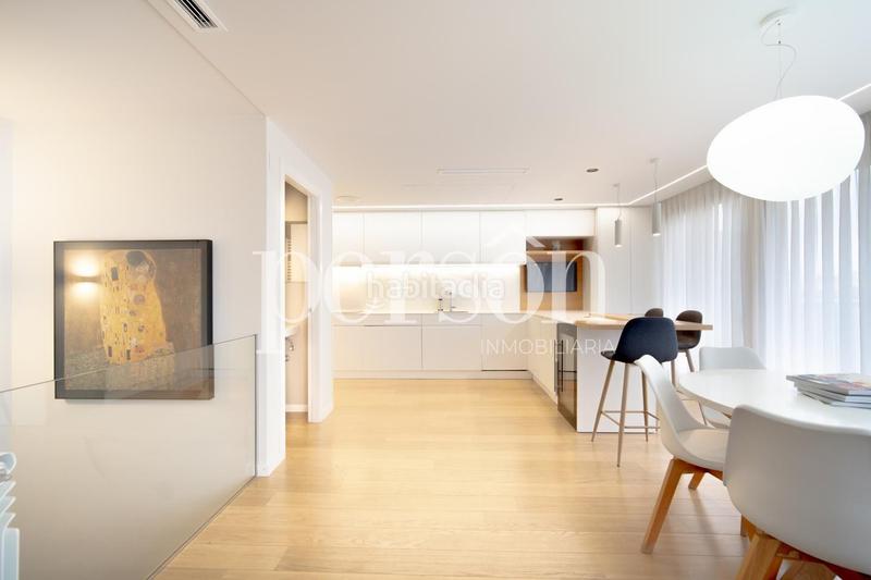 Foto 3ba6f7cc-339d-4b6c-a91c-e53e14202591. Location attique avec chauffage parking piscine dans Valencia