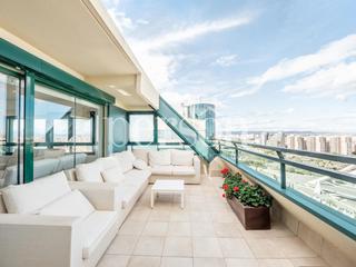 Àtic  Del professor lópez piñero. Exclusivo y moderno ático con vistas en la ciudad de las artes y