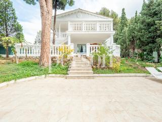 Casa en Alginet. Encantador chalet en la urbanización los lagos