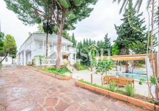Casa a Alginet. Encantador chalet en la urbanización los lagos