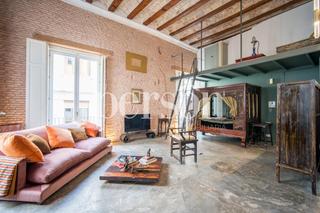 Loft  Carrer de calatrava. Estudio artístico y colección única a la venta en el barrio de l