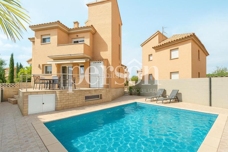 Foto 8e506e22-9b90-4c73-85d2-f845c4333c50. Casa con riscaldamento piscina in Mareny Blau Sueca