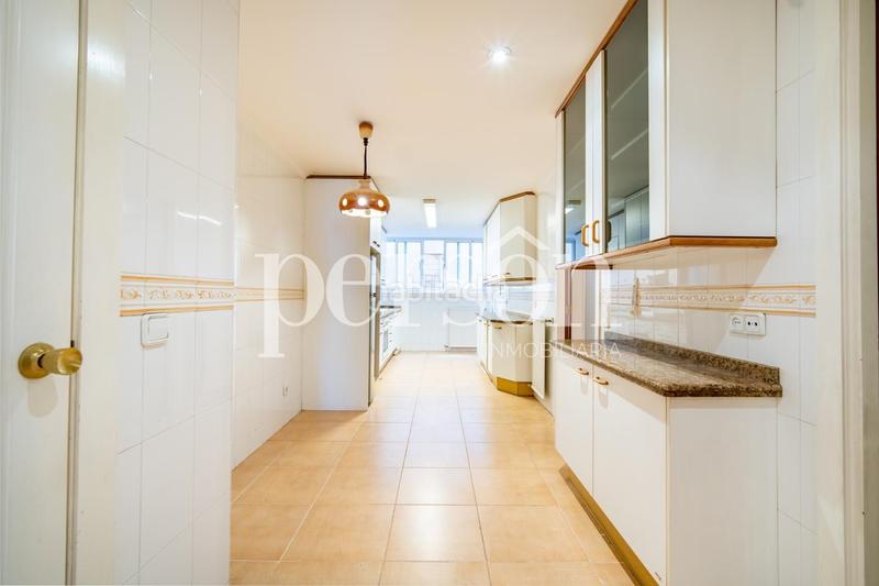 Foto 330764f7-0893-41a9-82ff-ee9e619ec315. Appartamento con parcheggio in Jaume Roig Valencia