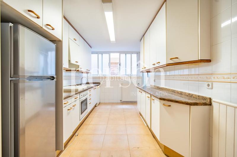 Foto fb19281e-b23f-4c2b-b7ac-2d0bb086c3f5. Appartamento con parcheggio in Jaume Roig Valencia