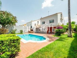 Maison à San Antonio de Benagéber. Chalet con piscina en venta