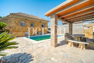 Maison  Polígono diseminados. Chalet en venta con piscina en riba roja del turia