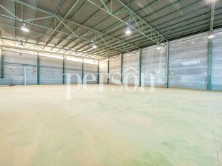 Lloguer Nau industrial a Massanassa. Alquiler nave industrial de 3.000 m con oficinas  excelente visi