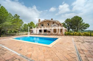 Casa a Navarrés. Espectacular finca situada en plena naturaleza