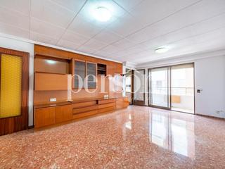 Pis a Avenida de Abril-9 de Octubre. Piso en venta con ascensor y balcón en puerto de sagunto