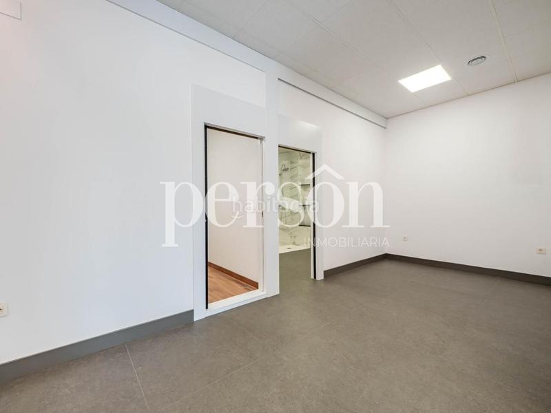 Foto 52d92fe9-3d01-4b2c-8ab7-896ea2ebe9f2. Local comercial bajo totalmente reformado y listo para ingresar en Valencia